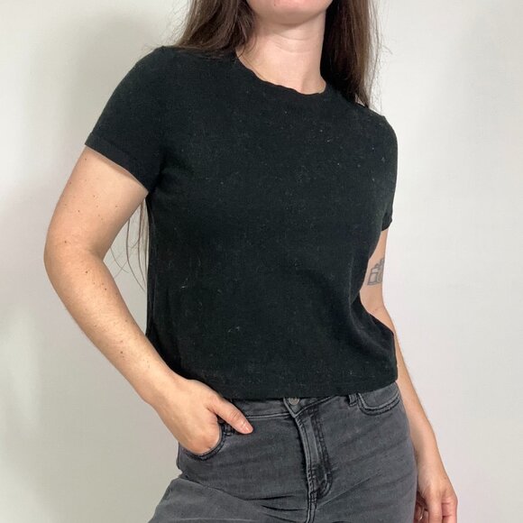 *GAP Black Cropped T-Shirt - Picture 1 of 6